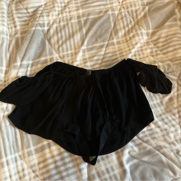 Black forever 21 off the shoulder top size small - Picture 2 of 3